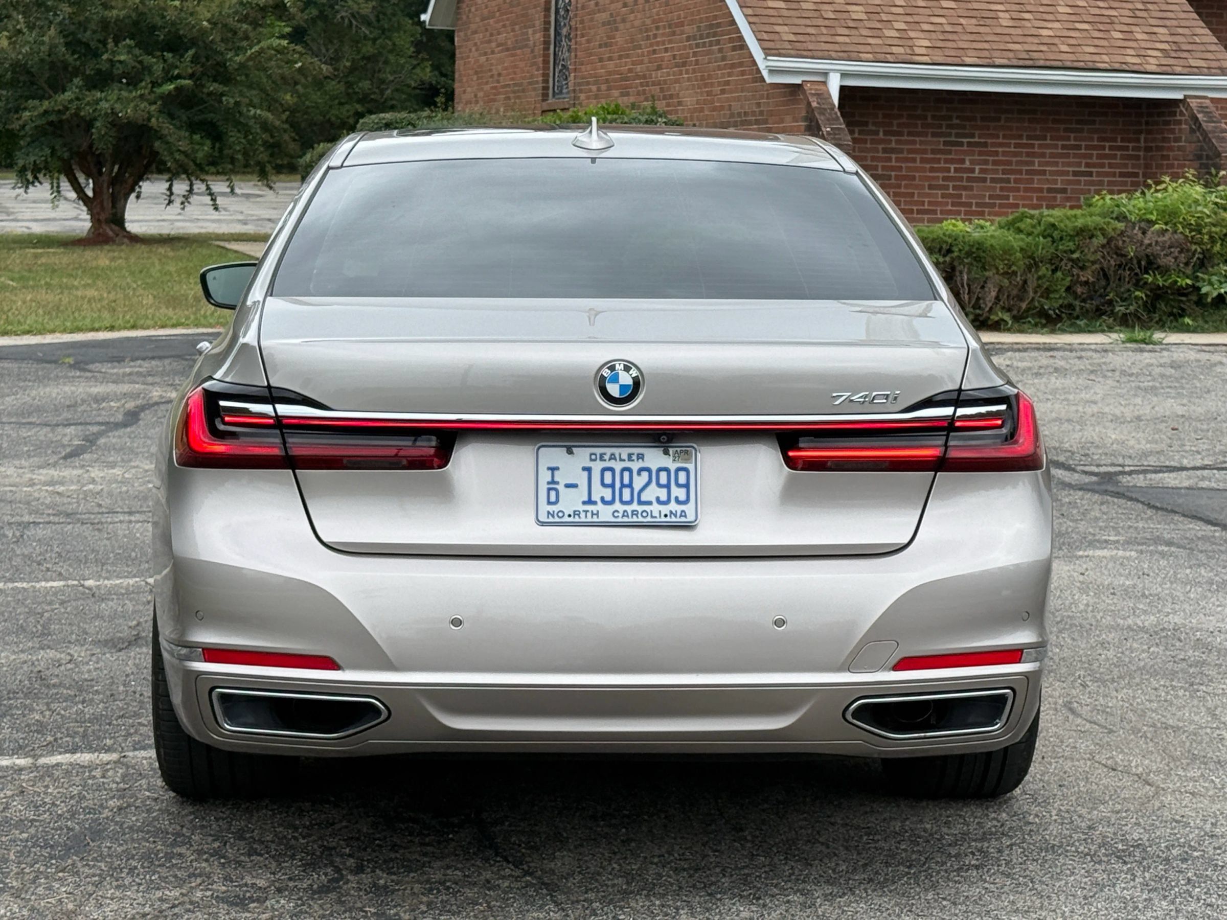 Used 2020 BMW 740i w/ Premium Package RWD image 5