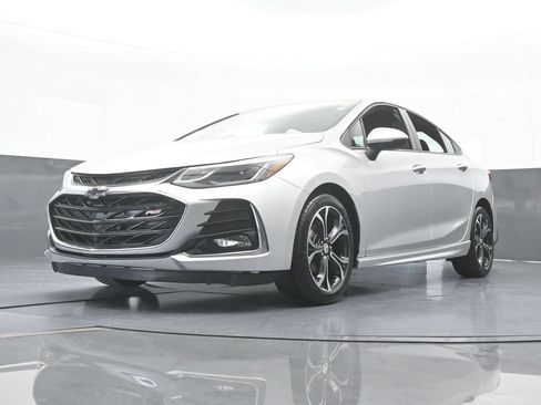 Used 2019 Chevrolet Cruze LT w/ RS Package FWD image 48