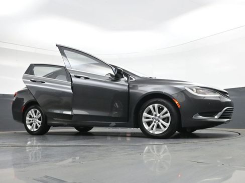 Used 2017 Chrysler 200 Limited Platinum image 38