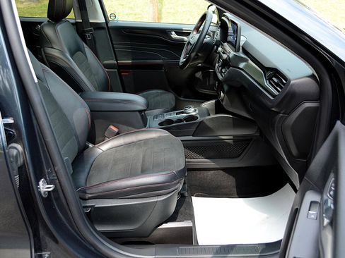 Used 2022 Ford Escape SEL w/ Equipment Group 302A image 18