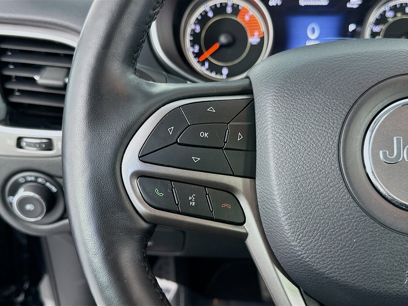 Used 2020 Jeep Cherokee Limited AWD/4WD image 15