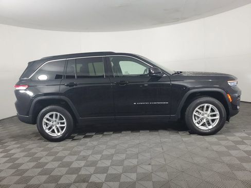 Used 2025 Jeep Grand Cherokee Laredo X image 3