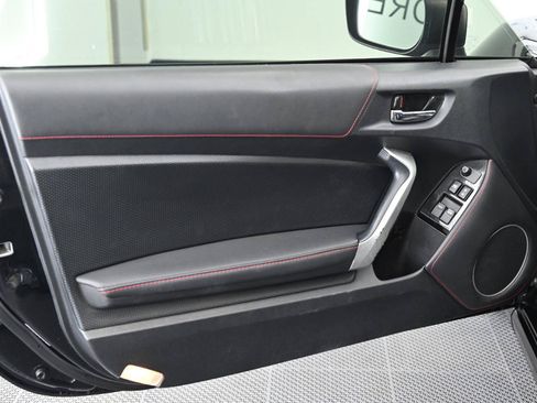Used 2018 Subaru BRZ Limited w/ Popular Package #2 RWD image 16