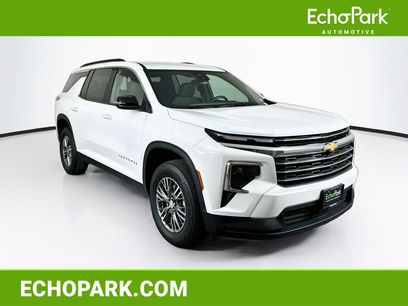 Used 2025 Chevrolet Traverse LT