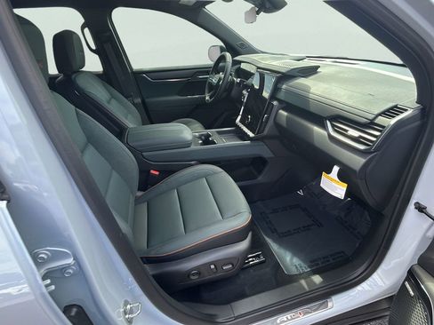 New 2026 GMC Acadia AT4 w/ Luxury Package AWD/4WD image 38