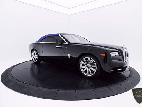 Used 2019 Rolls-Royce Dawn RWD image 18