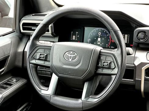 Certified 2025 Toyota Tacoma SR5 AWD/4WD image 30