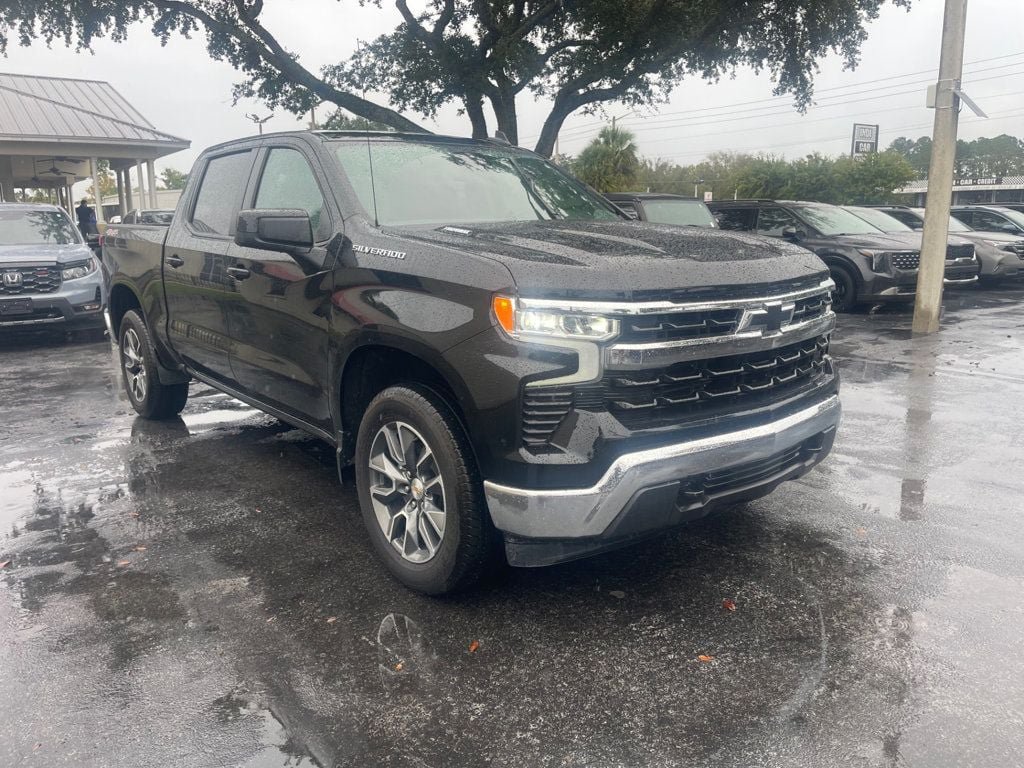Used 2025 Chevrolet Silverado 1500 LT AWD/4WD image 7