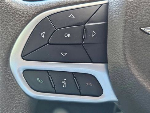 Used 2019 Chrysler Pacifica Touring Plus w/ Tire & Wheel Group image 17