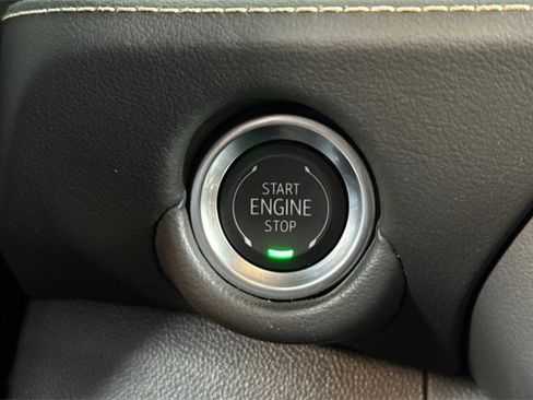 Used 2025 Chevrolet Suburban Premier image 24