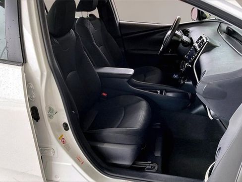 Used 2021 Toyota Prius LE image 27