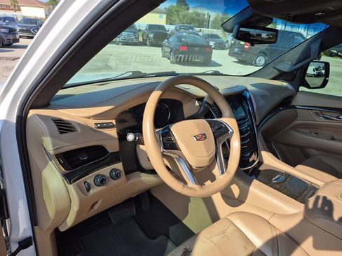 Used 2018 Cadillac Escalade Platinum image 61
