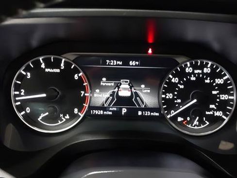 Used 2025 Nissan Rogue SV AWD/4WD image 22