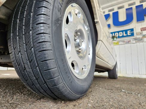 Used 2002 Lincoln Continental image 14