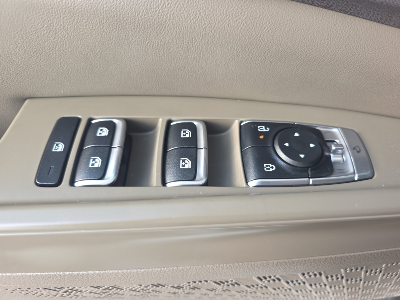 Certified 2026 Kia Carnival EX FWD image 27
