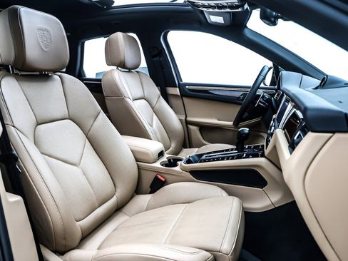 Used 2023 Porsche Macan image 7