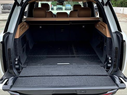 New 2025 Land Rover Range Rover SE image 10