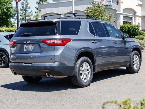Used 2021 Chevrolet Traverse LT FWD image 5
