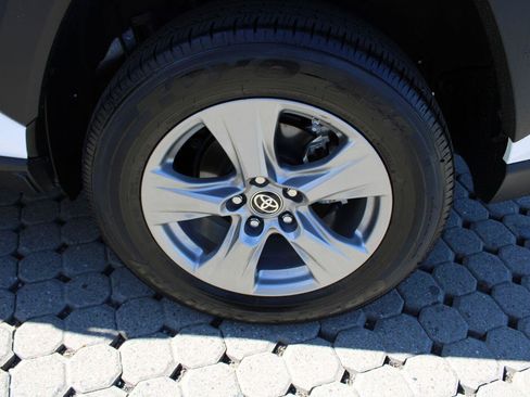 Used 2024 Toyota RAV4 LE AWD/4WD image 15