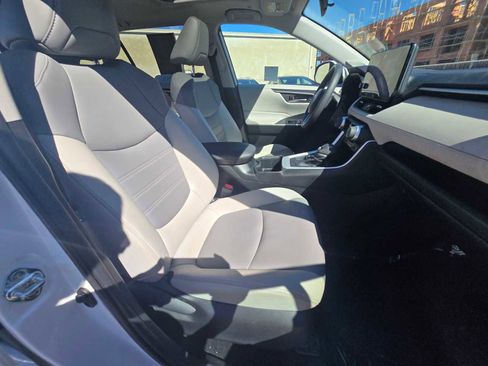 Used 2023 Toyota RAV4 XLE Premium image 11