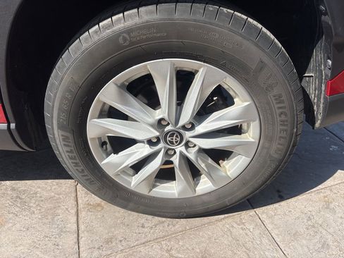 Used 2022 Toyota Corolla Cross LE image 10