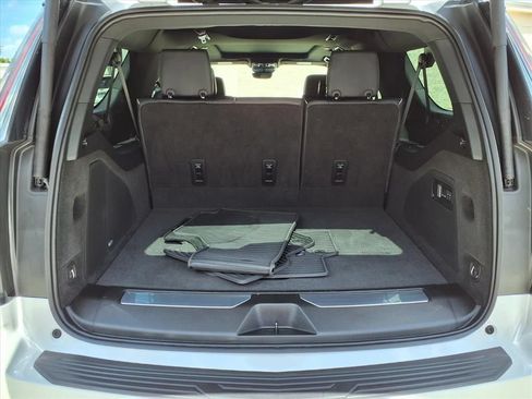Used 2025 Cadillac Escalade ESV Sport w/ LPO, ONYX Package RWD image 18