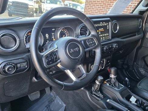 Used 2018 Jeep Wrangler Unlimited Sahara image 13