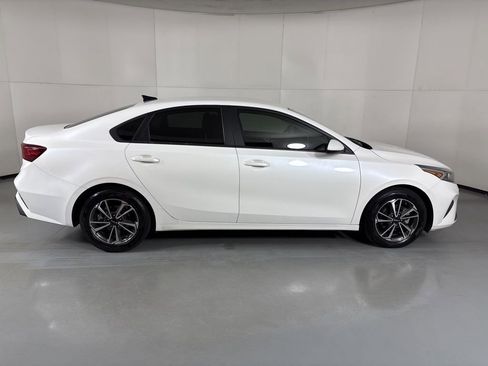Used 2023 Kia Forte LXS image 9