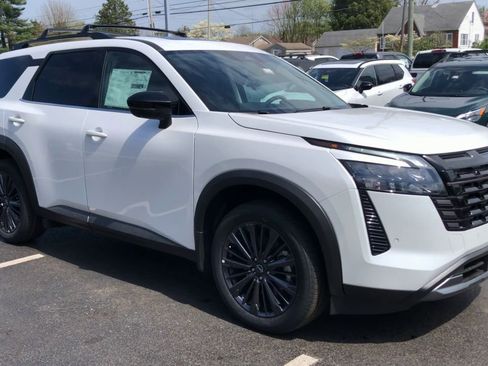 New 2026 Nissan Pathfinder SL w/ SL Premium Package image 9