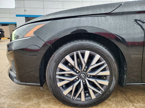 Used 2024 Nissan Altima 2.5 SV image 9