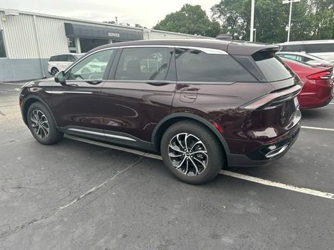 Used 2024 Lincoln Nautilus Premier AWD/4WD image 7