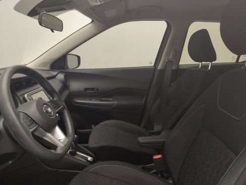 Used 2021 Nissan Kicks S FWD image 17