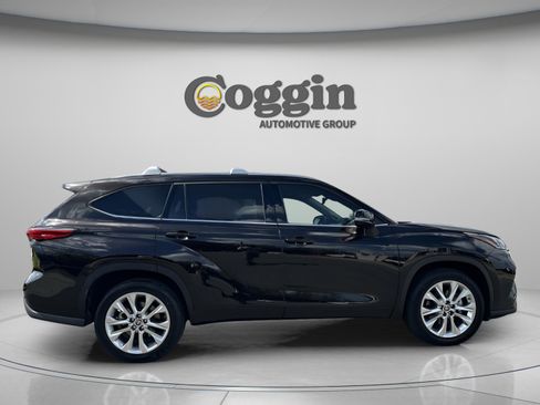 Used 2022 Toyota Highlander Limited image 8