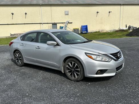 Used 2016 Nissan Altima 2.5 SV FWD image 2