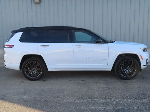 Used 2023 Jeep Grand Cherokee L Summit image 3