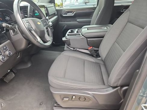 Used 2025 Chevrolet Silverado 1500 LT AWD/4WD image 18