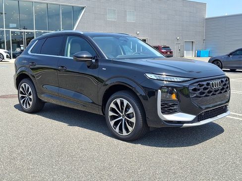 New 2026 Audi Q3 quattro 2.0T AWD/4WD image 1