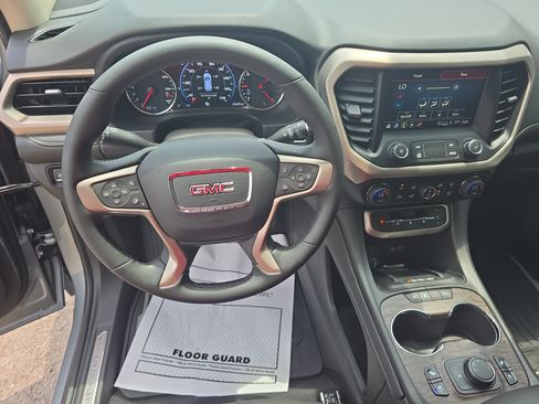 Used 2023 GMC Acadia Denali w/ Denali Ultimate Package FWD image 17
