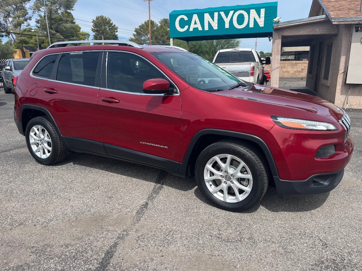 Used 2017 Jeep Cherokee Latitude w/ Comfort/Convenience Group FWD image 2