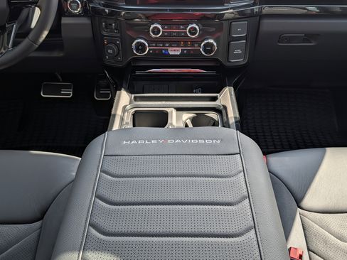 Used 2026 Ford F250 Lariat w/ Black Appearance Package image 25