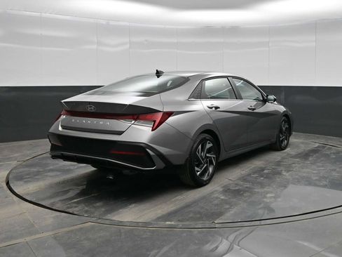 Used 2025 Hyundai Elantra SEL image 7
