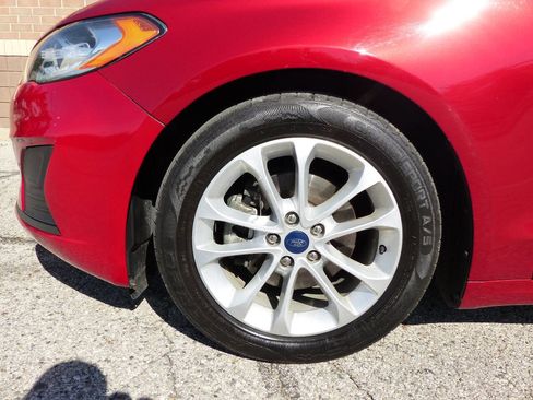 Used 2020 Ford Fusion SE FWD image 15