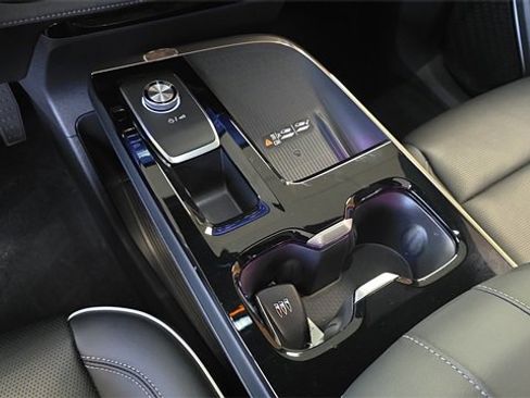 Used 2025 Buick Enclave Avenir image 29