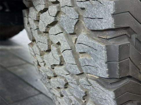 Used 2024 Jeep Wrangler Willys image 34