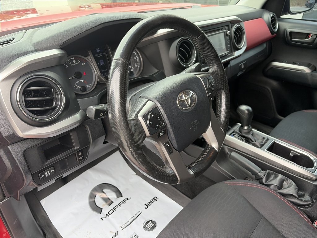 Used 2016 Toyota Tacoma SR5 w/ Towing Package AWD/4WD image 10