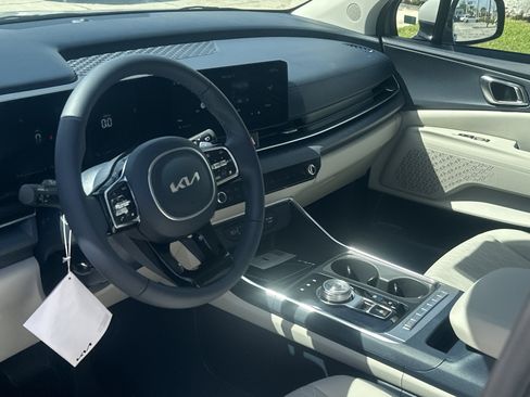 New 2026 Kia Carnival EX FWD image 13