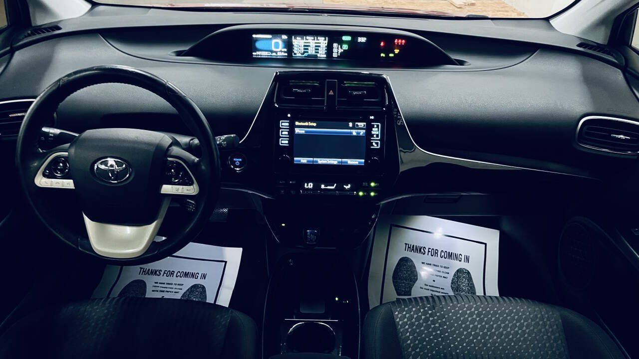 Used 2018 Toyota Prius Three FWD image 31