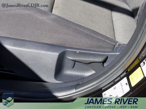 Used 2025 Toyota Camry LE image 23