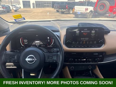 Used 2023 Nissan Rogue Platinum w/ Platinum Premium Package FWD image 8