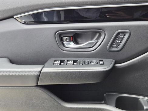Certified 2025 Honda Pilot Touring image 19